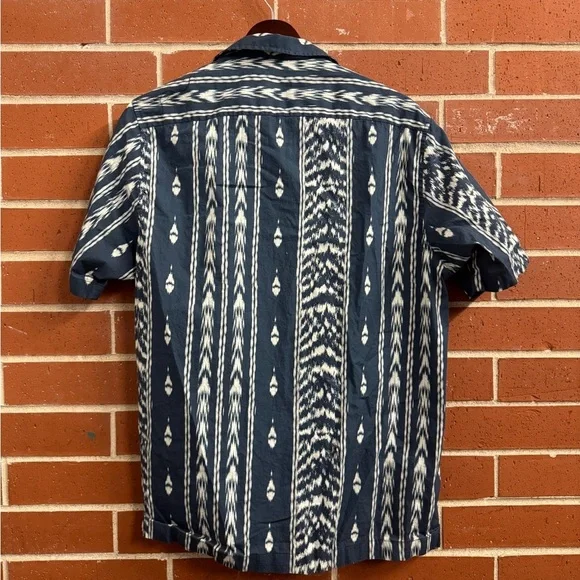 Ted Baker London Shirt Men’s 3 Medium – Ikat Pattern – Short Sleeve Button Up - Picture 2 of 3